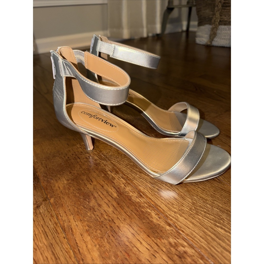 Comfortview Womens The Stevie Silver Sandals Kitty Cat Heels 7.5 WW Extra Wide
